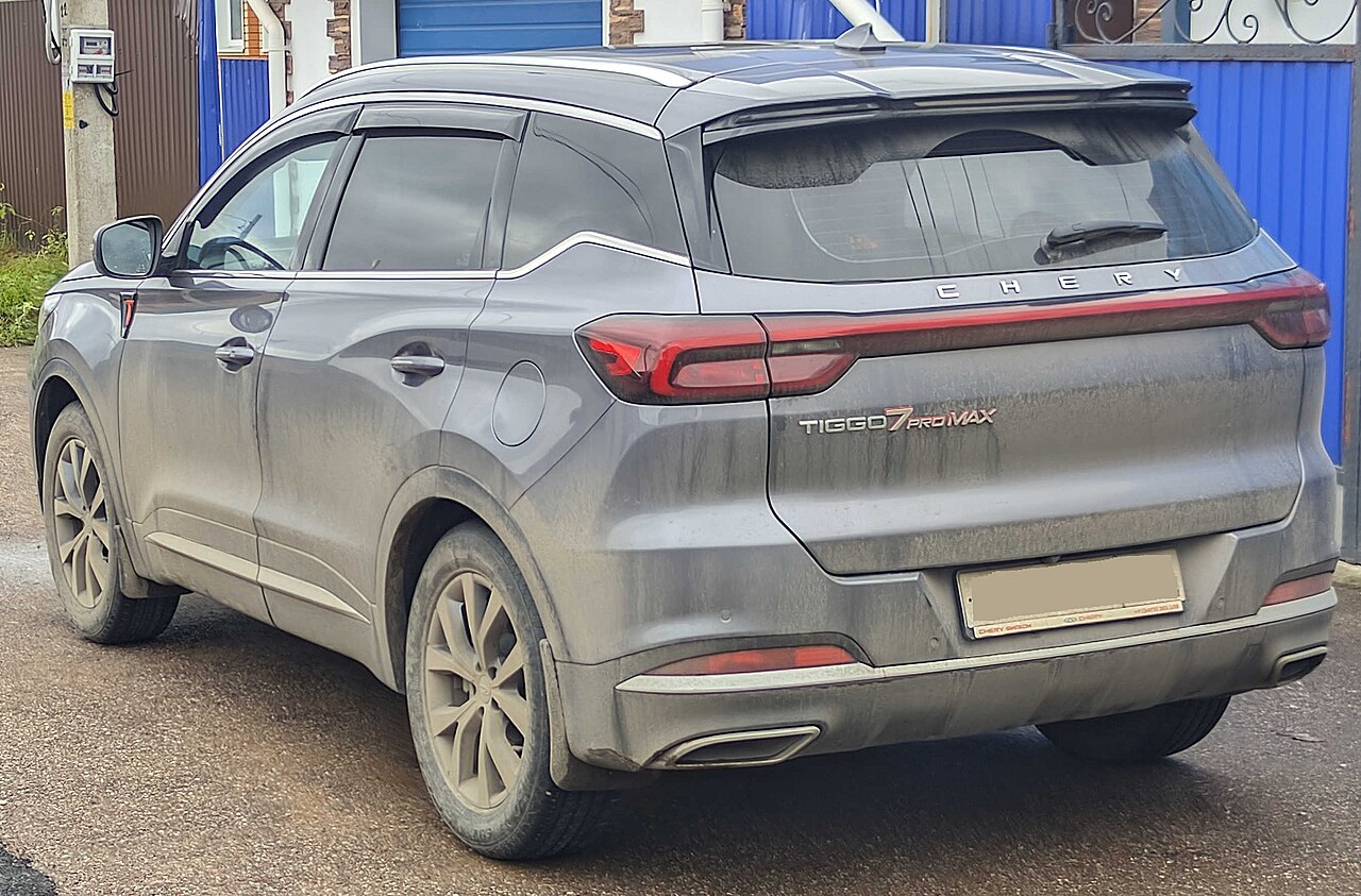 Серый Chery Tiggo 7 Pro Max, вид сзади