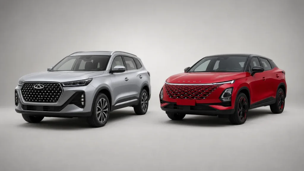 Chery Tiggo 7L и Omoda C5 рядом на светлом студийном фоне