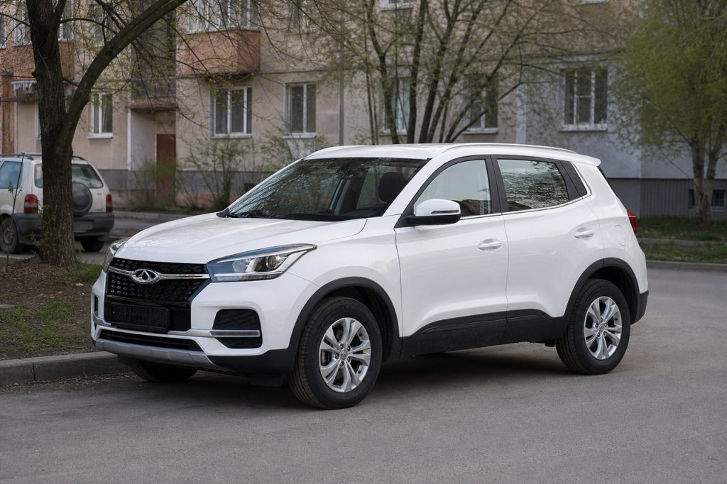 Редакционная иллюстрация к новости «Chery Tiggo 4 получил базовую версию с атмосферным мотором и механикой»
