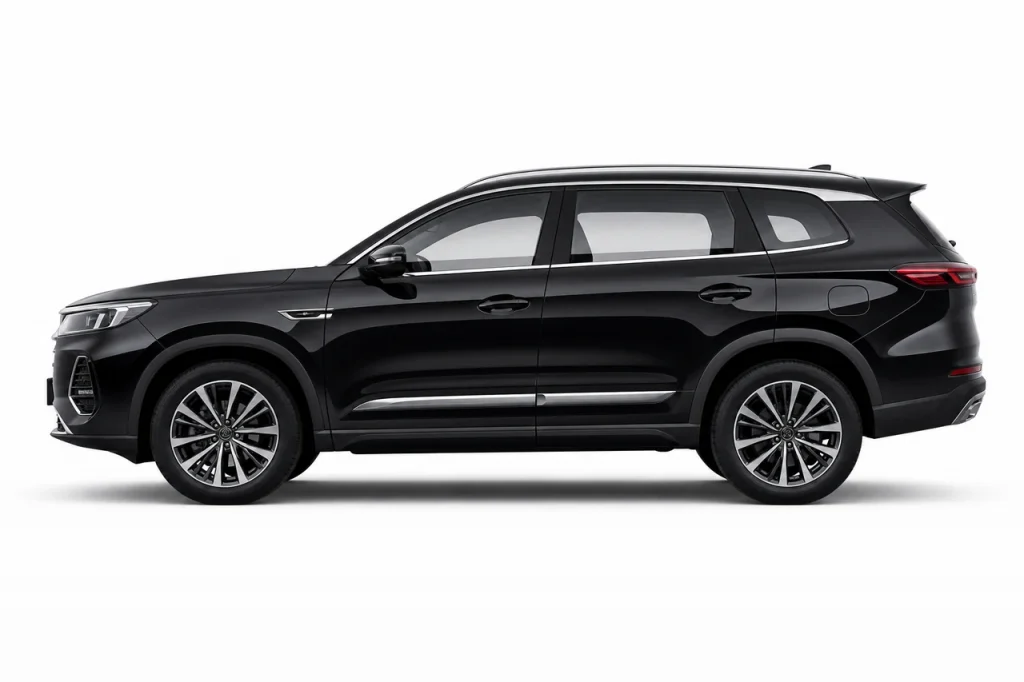 Чёрный Chery Tiggo 8 Pro Max, вид строго сбоку на светлом студийном фоне