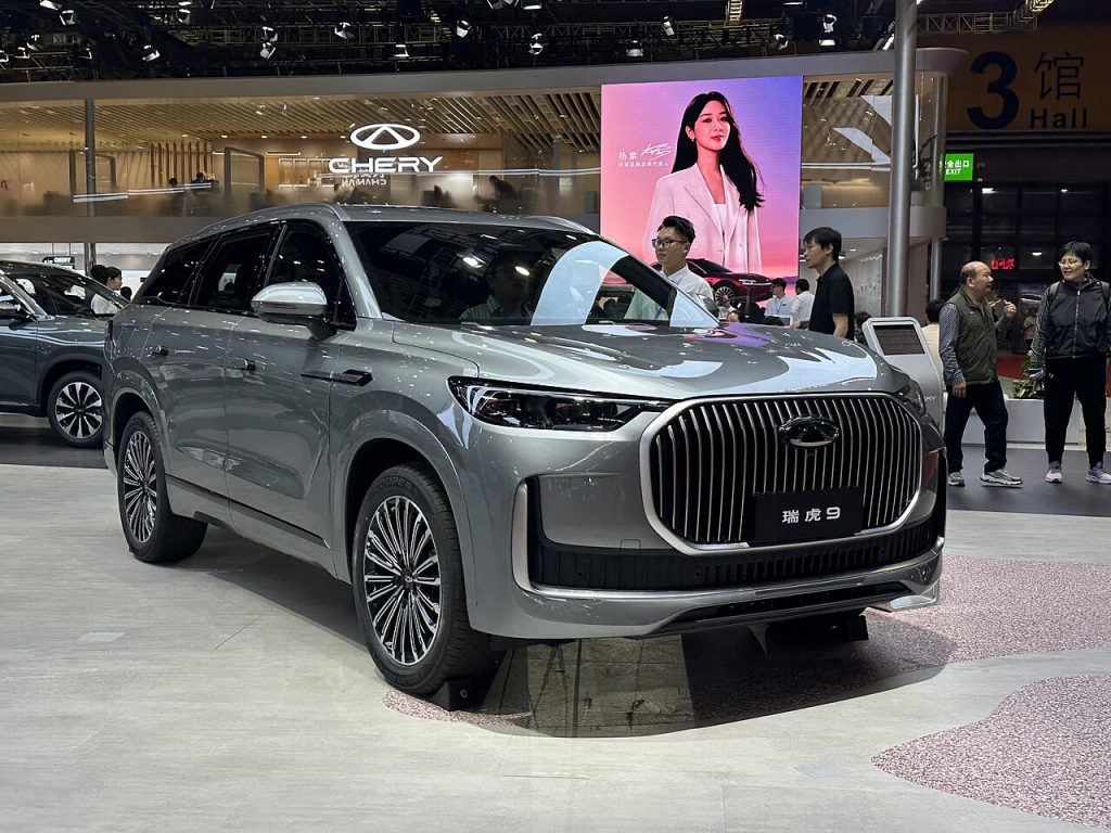 Chery Tiggo 9, вид спереди на автомобильной выставке